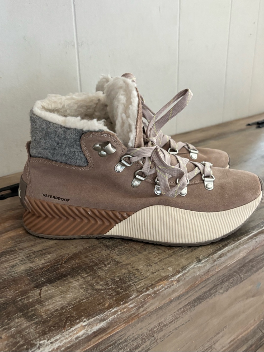 Sorel Women's Out 'N About III Conquest waterproof Size 8